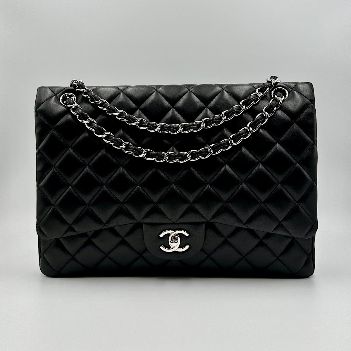 Maxi sac Classique Chanel agneau noir Le Dressing des Alpilles