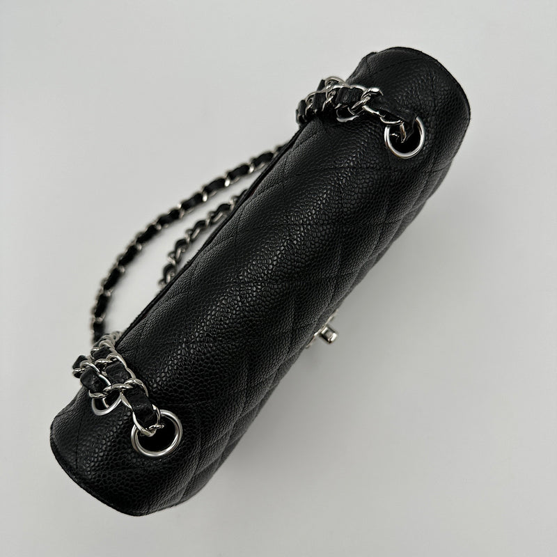 Timeless small cuir caviar noir Chanel Le Dressing des Alpilles