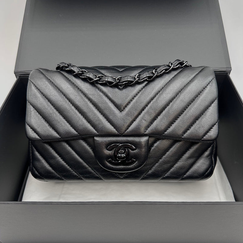 Mini sac Classique so black chevron Chanel
