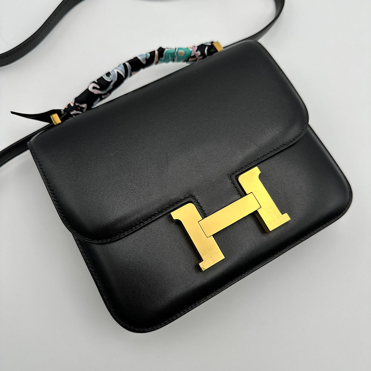 Main Hermes Petit Sac Hermes Noir Constance III Mini Tadelakt Noir