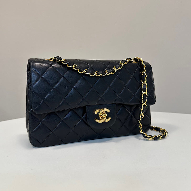 Timeless small agneau noir