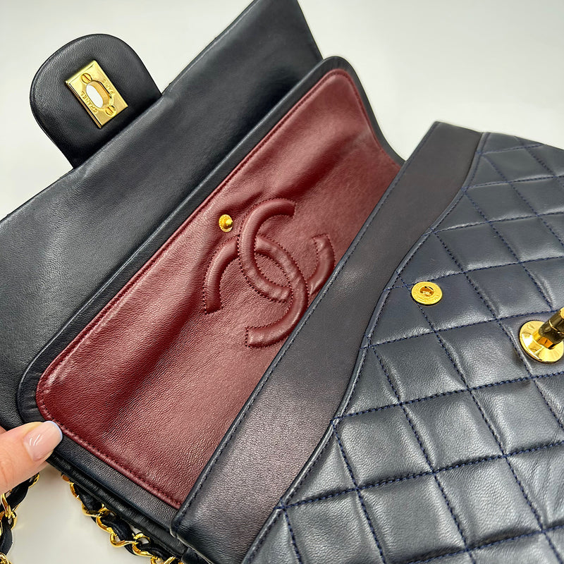 Timeless medium agneau navy et or