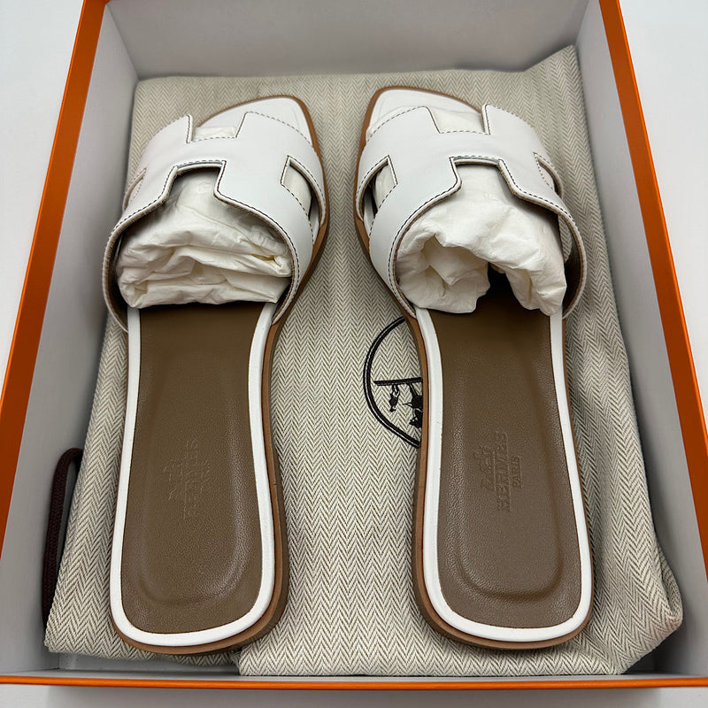 Sandales Oran box blanc Hermès Le Dressing des Alpilles