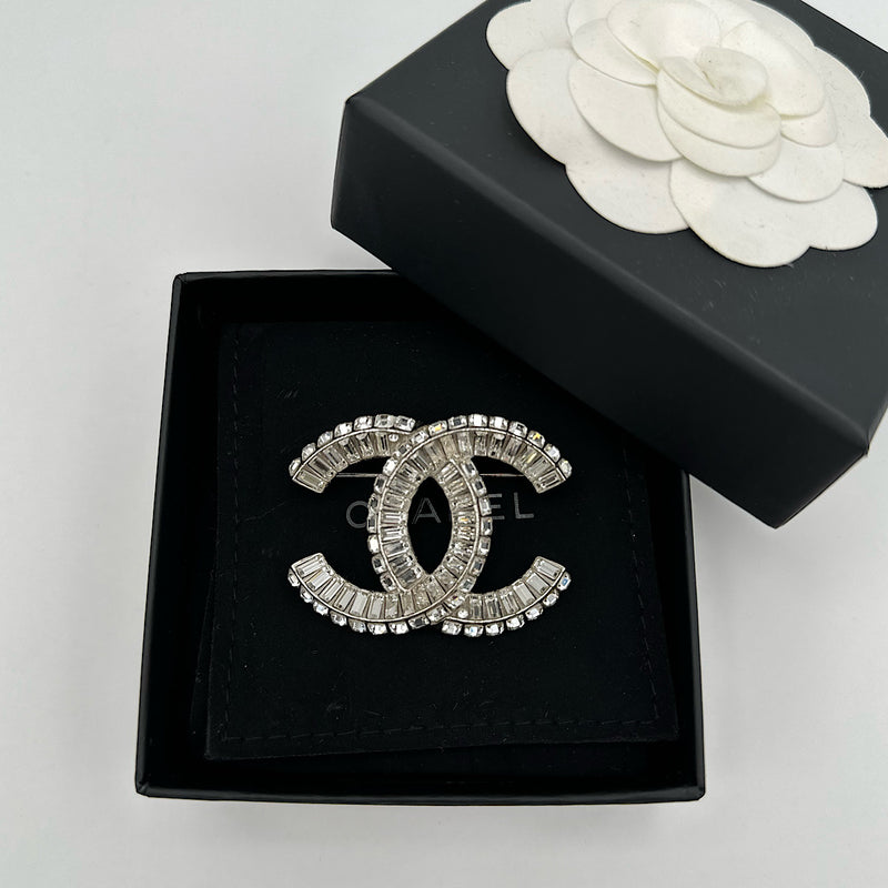 Broche CC cristaux