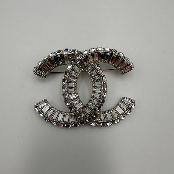 Broche CC cristaux