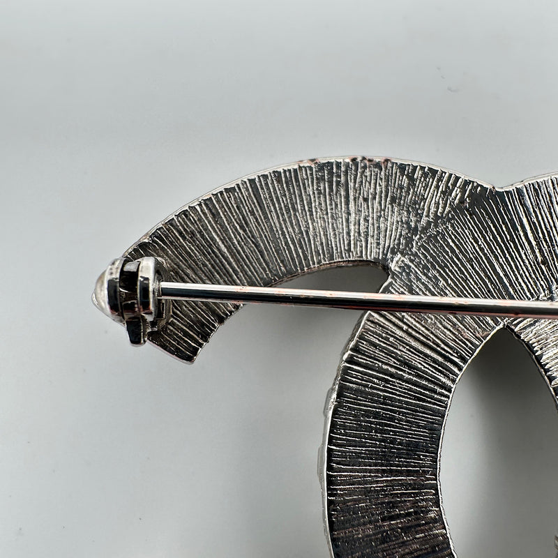 Broche CC cristaux