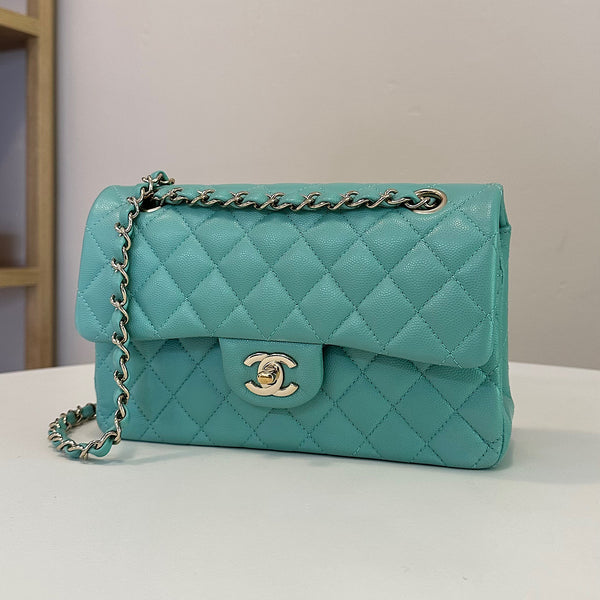 Timeless small caviar turquoise