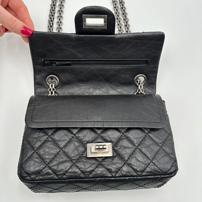 Mini 2.55 veau vieilli noir